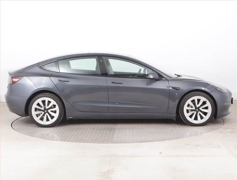 Tesla Model 3 (2021) Long Range 4WD 79kWh, SoH 92% - fotka 6 z 23