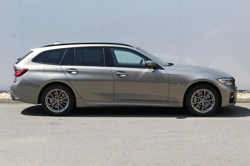 BMW Řada 3 330e xDrive Touring - fotka 3 z 23