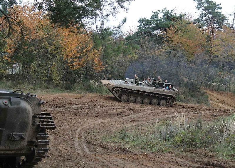 Setkání s názvem Kozinec, které se uskutečňuje dvakrát do roka, vždy na jaře a na podzim, je pro vyznavače vojenské historické techniky plné zážitků.