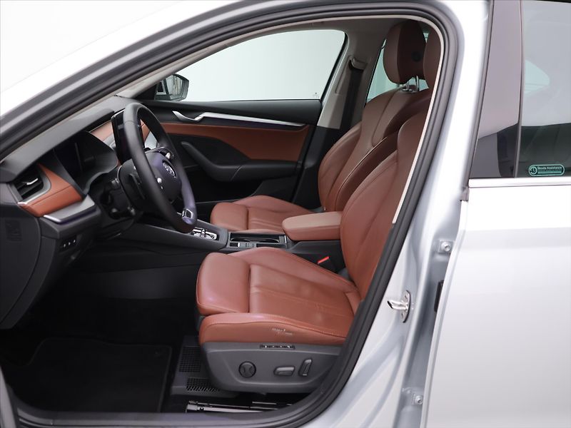 Škoda Octavia 2,0 TDI 110kW DSG Ultimate CZ - fotka 10 z 29