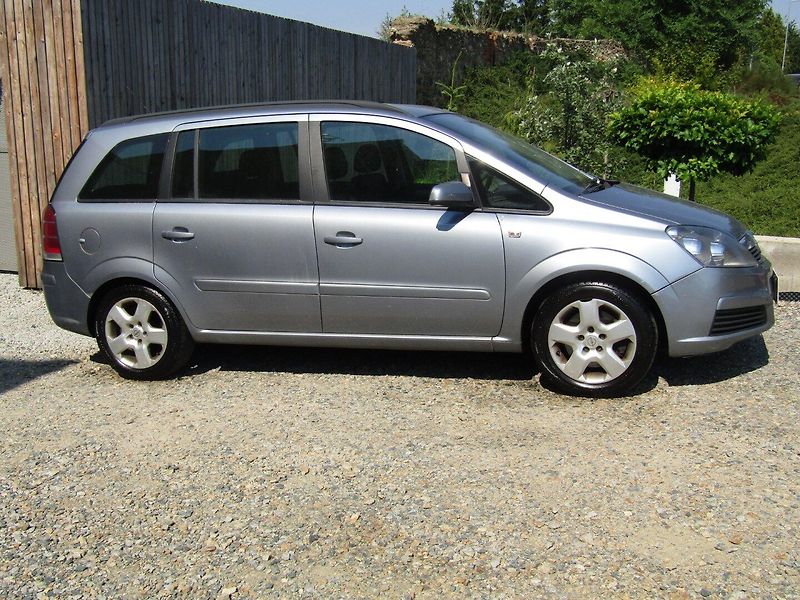 Opel Zafira (2006) 1.9 CDTi 88kW - fotka 2 z 33