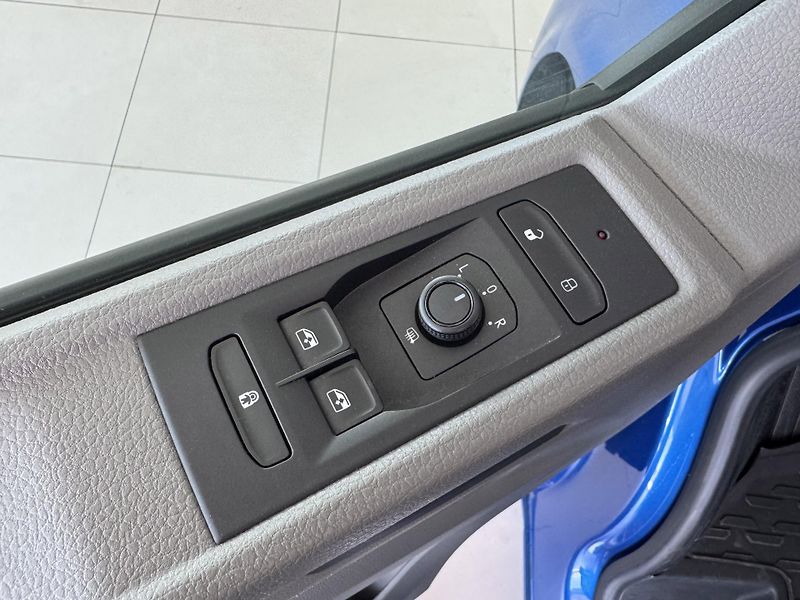 Volkswagen Caravelle 2,0TDI DSG*LONG*REZERVACE! - fotka 28 z 34