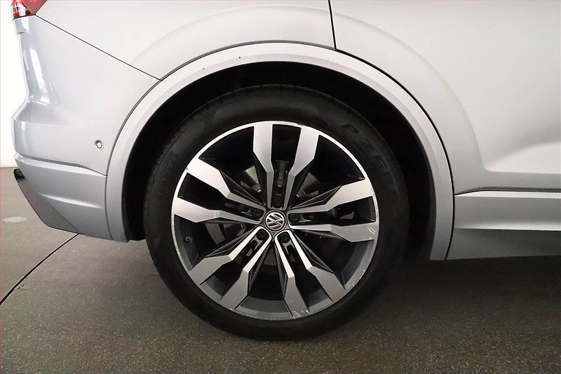 Volkswagen Touareg (2019) R-Line 3.0 TDI - fotka 20 z 20