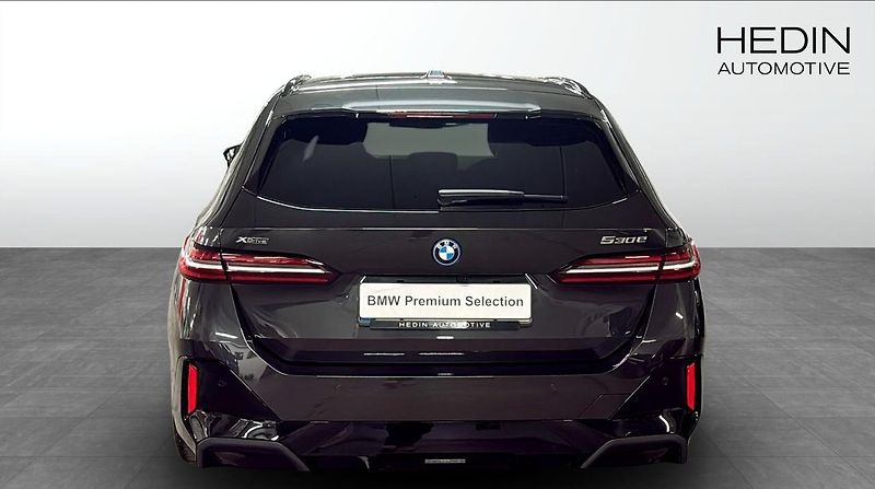 BMW Řada 5 530e AWD Touring MSport h/k - fotka 4 z 12