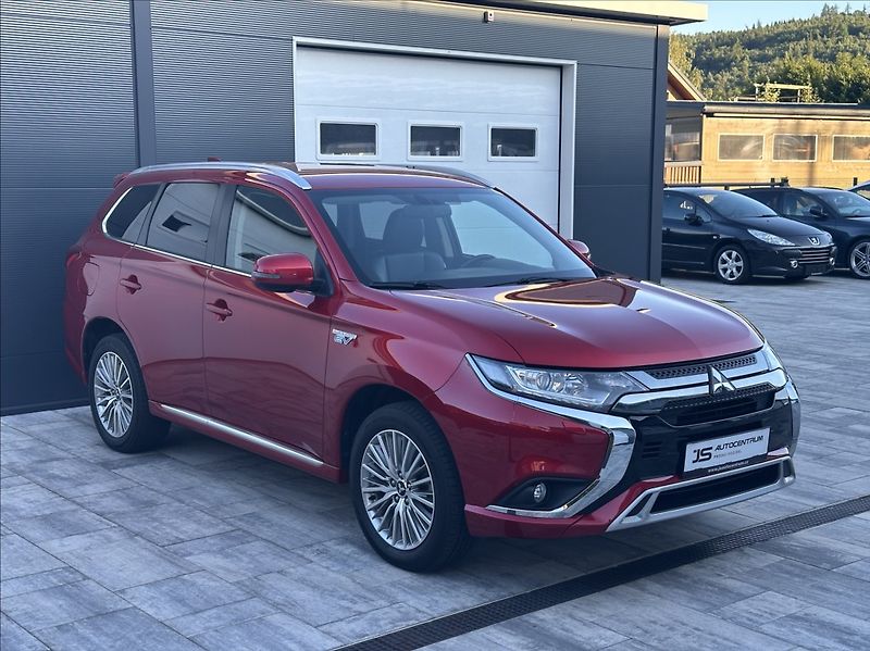 Mitsubishi Outlander 2,4 PHEV 224PS  Diamant 4x4 A/ - fotka 5 z 58