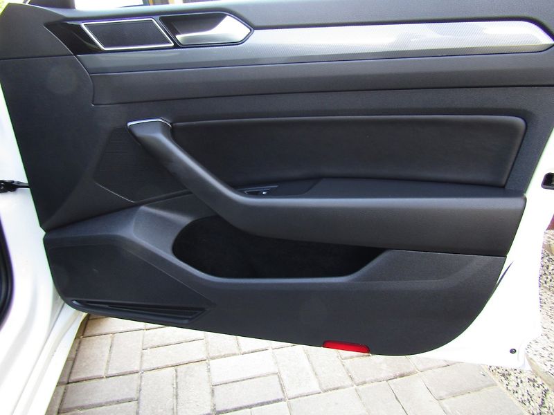 Volkswagen Arteon (2019) 2.0 TDI 140kW R-Line - fotka 27 z 44