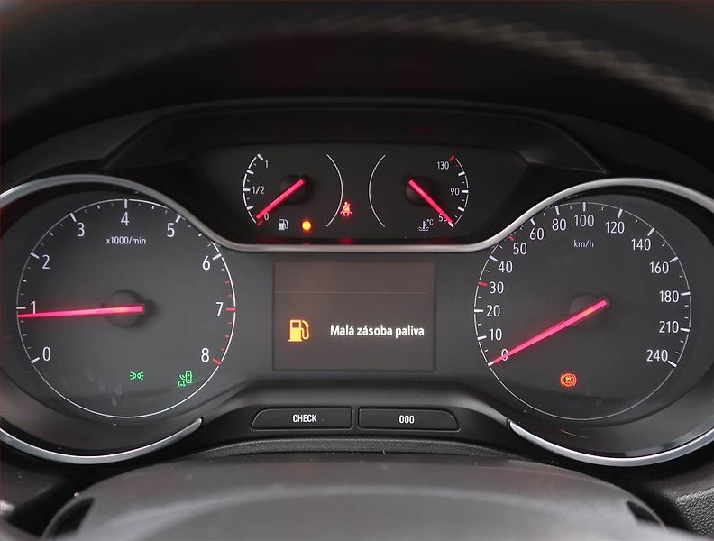 Opel Grandland X (2018) Innovation 1.2 Turbo - fotka 11 z 21