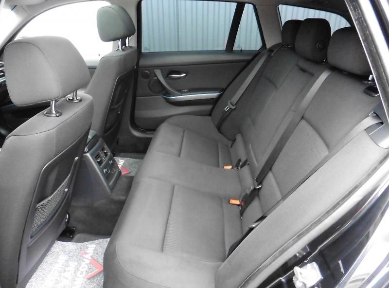 BMW Řada 3 320i Touring, Navi - fotka 8 z 15