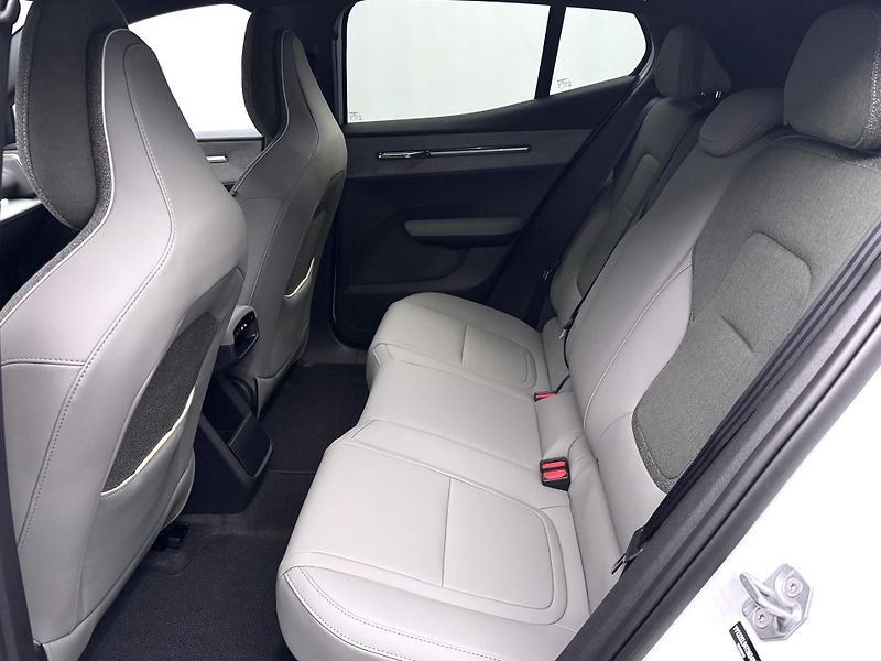 Volvo EX30 (2026) PURE ELECTRIC EXTENDED PLUS - fotka 6 z 20