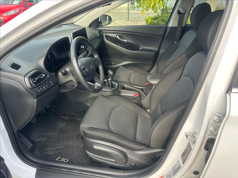 Hyundai i30 1,5 TGDI MH MT SM PLUS NAV - fotka 15 z 29