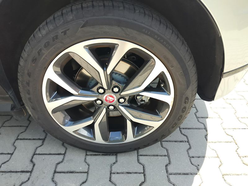 Jaguar I-Pace EV400 AWD HSE, navi, kůže     - fotka 34 z 36