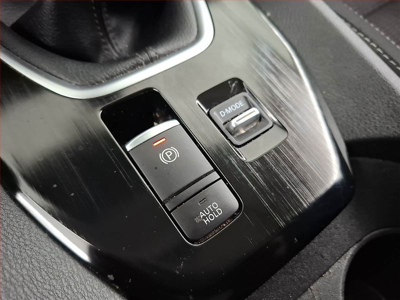 Nissan Qashqai (2021) 1.3 DIG-T - fotka 16 z 18