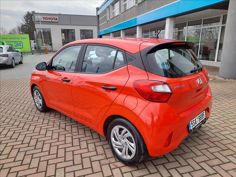 Hyundai i10 1,0 MPi AUTOMAT - fotka 6 z 18