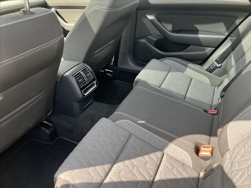 Volkswagen Passat 2,0 PANORAMA,KEYLESS,EL.KUFR - fotka 13 z 29