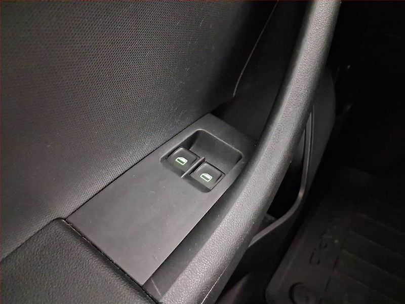 Škoda Rapid (2014) Spaceback 1.2 TSI - fotka 20 z 21