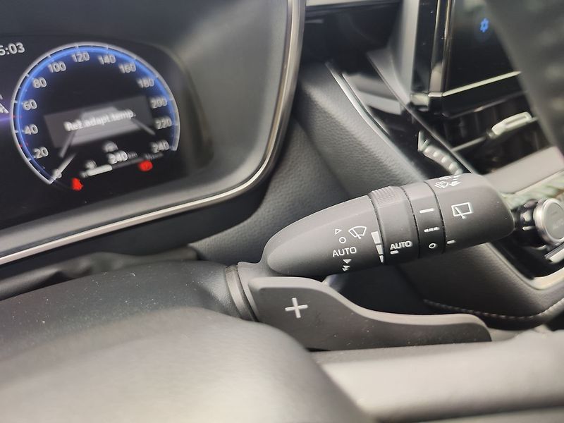 Toyota Corolla 2.0 HEV/144kW Executive e-CVT - fotka 31 z 35