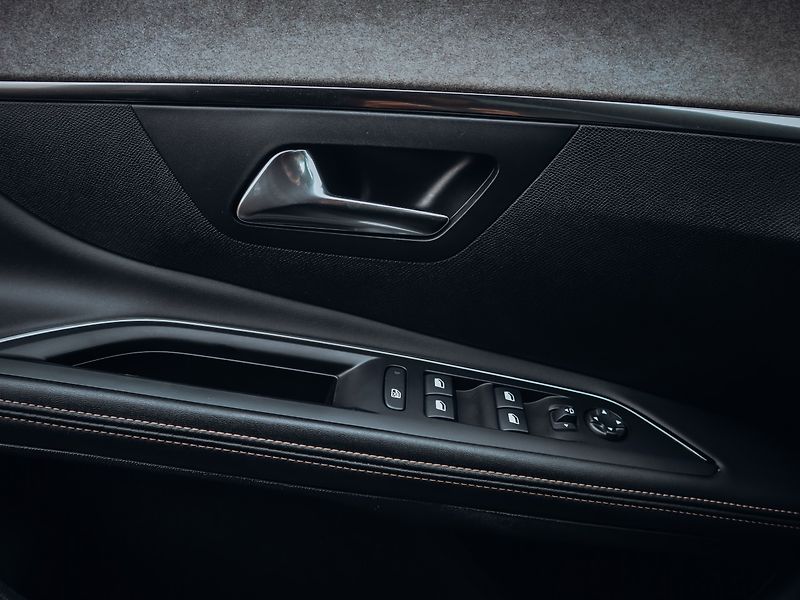 Peugeot 5008 2.0 BlueHDi EAT8 GT Line - fotka 17 z 32
