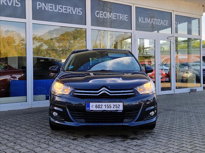 Citroën C4 1,4 i AC SENZORY+SADA ZIM.KOL - fotka 8 z 30