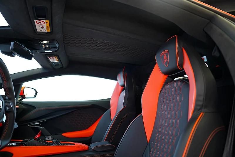 Lamborghini Revuelto (2024) Hybridní V12  - fotka 12 z 16