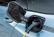 Plug-in hybrid se dobíjí rychleji než dříve.
