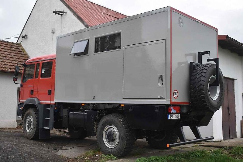 Tento expediční vůz je díky své dvojité kabině poměrně unikátní
