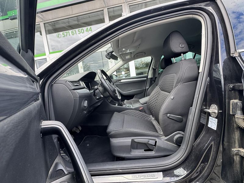 Škoda Superb Ambition - fotka 19 z 33