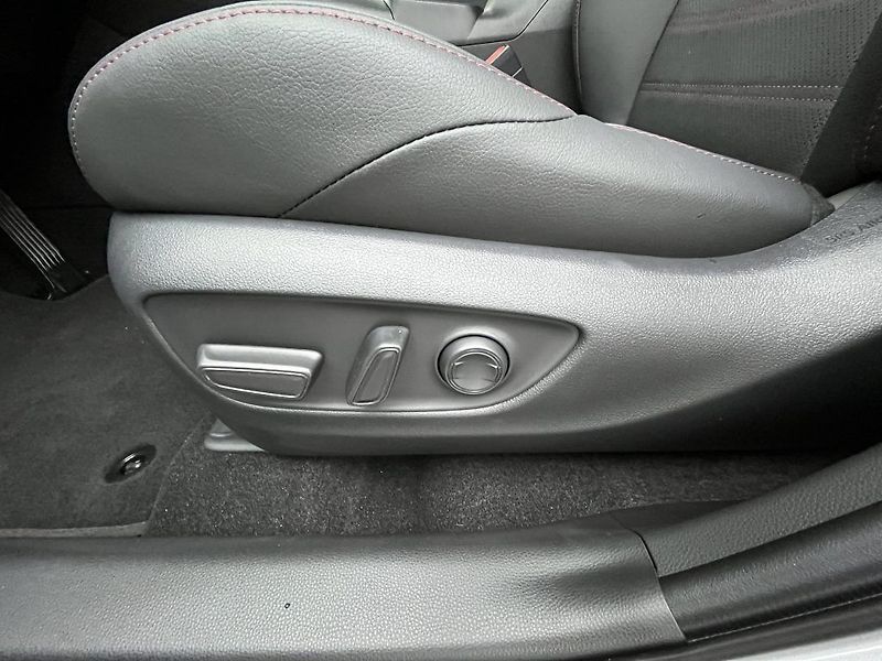 Toyota RAV4 2.5 TNGA PHEV Executive JBL - fotka 26 z 28