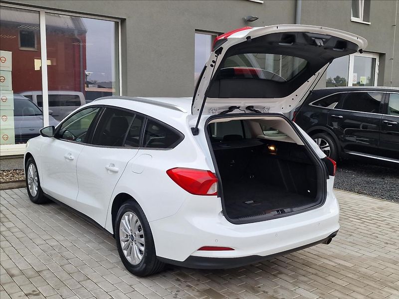Ford Focus 1.5TDCi 88kW Titanium,ČR,1.Maj - fotka 41 z 48