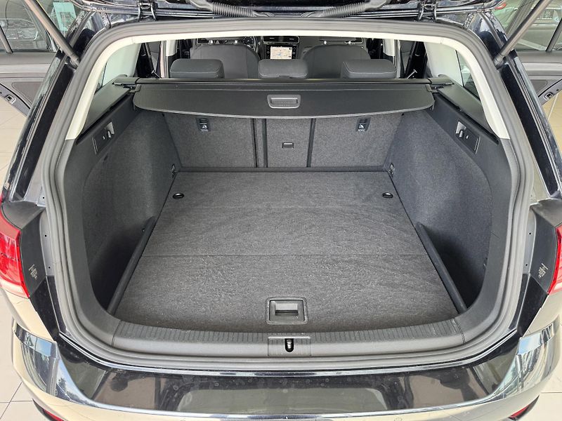 Volkswagen Golf 1,0TSI DSG*81kW*LED*Masáž - fotka 30 z 32