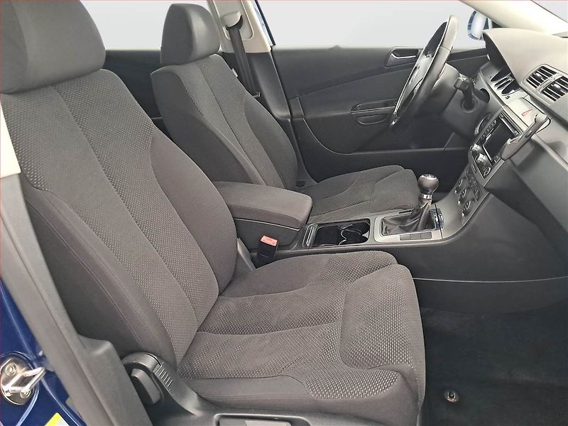 Volkswagen Passat (2006) 2.0 TDI, Tempomat - fotka 9 z 17