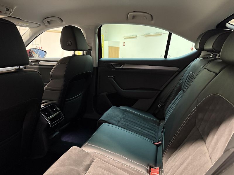 Škoda Superb 2.0 TDI 110kW Style DSG - fotka 12 z 15