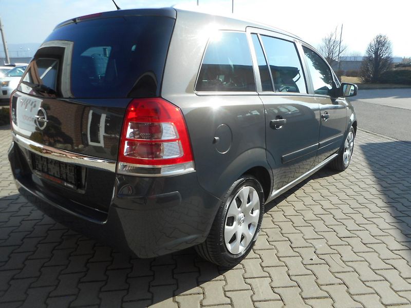 Opel Zafira (2014) 1,8 16v TEMPOMAT, KLIMA,7-míst - fotka 3 z 28
