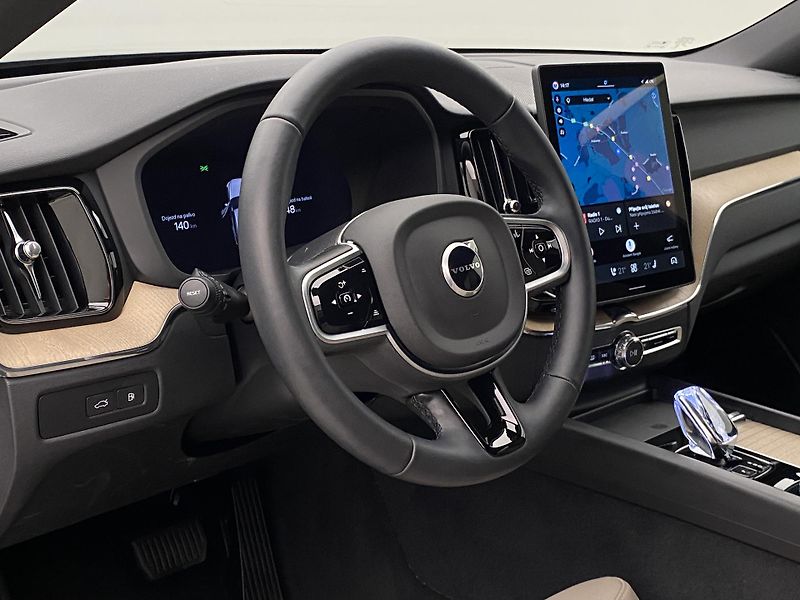 Volvo XC60 T8 AWD RECHARGE PLUS DARK CZ - fotka 20 z 66