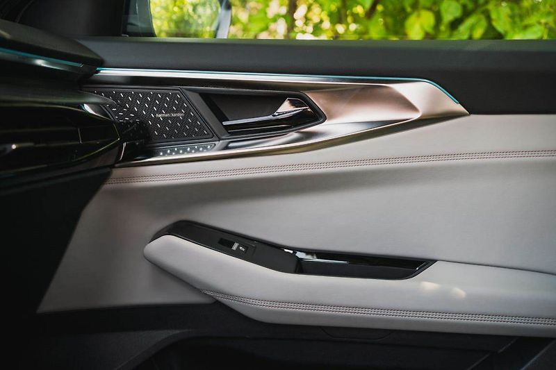 Renault Espace (2023) E-Tech FHEV 200 - fotka 30 z 33