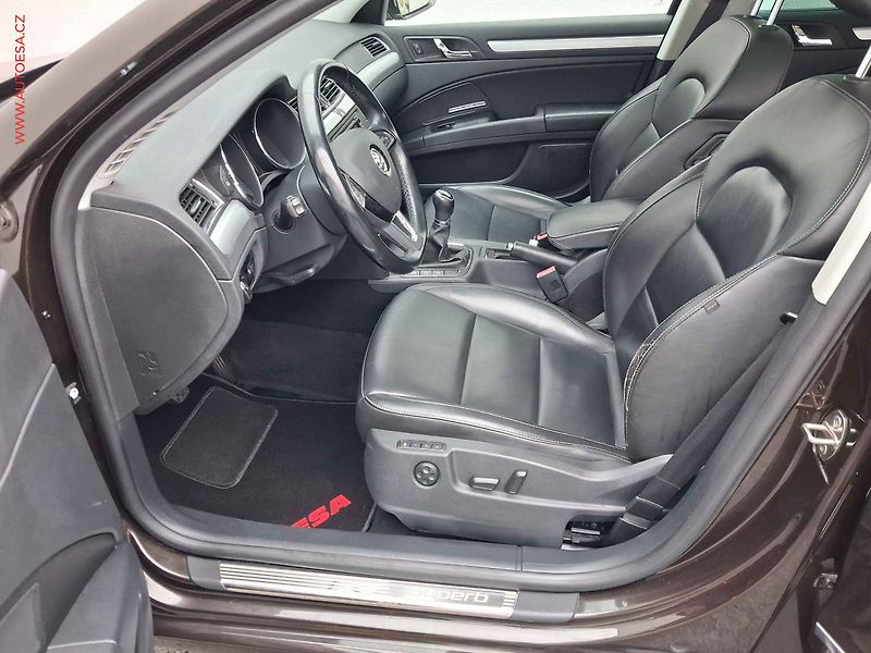 Škoda Superb (2015) 2.0 TDi, Elegance, +kola - fotka 9 z 20