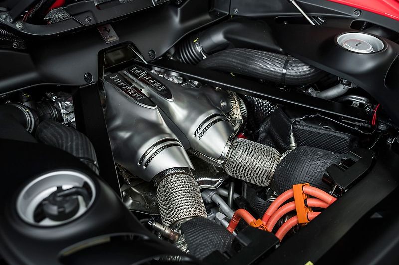 Ferrari 296 GTB Carplay/Lift/Carbon/Racing Sea - fotka 8 z 23