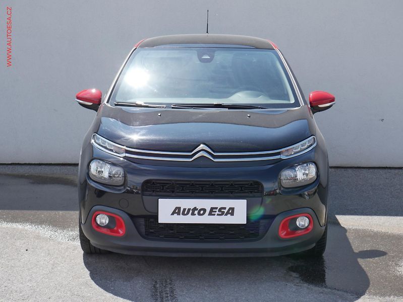 Citroën C3 (2018) 1.2PT, ČR, Shine - fotka 2 z 23