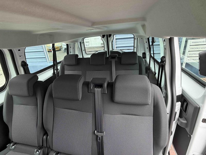 Peugeot Expert (2026) Combi L3 2.2 BlueHDi 150 MAN6 - fotka 9 z 22