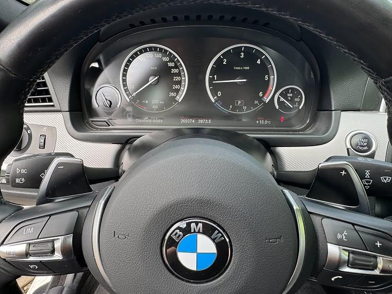 BMW Řada 5 (2016) BMW 520d M-Packet - fotka 8 z 11