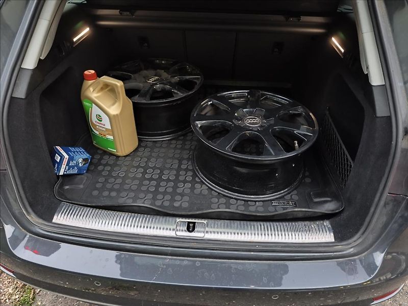 Audi A4 Avant 2,0   Sport - fotka 14 z 15