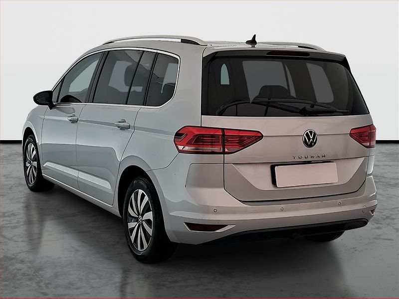 Volkswagen Touran (2023) 1.5 TSI - fotka 4 z 19