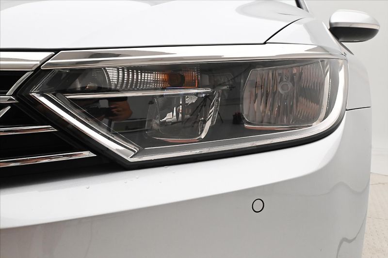 Volkswagen Passat 2,0 TDI 110 kW Navigace Záruka - fotka 29 z 31