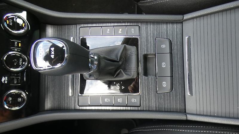 Škoda Superb 2,0 TDI 147kw 4x4 DSG Style - fotka 18 z 27