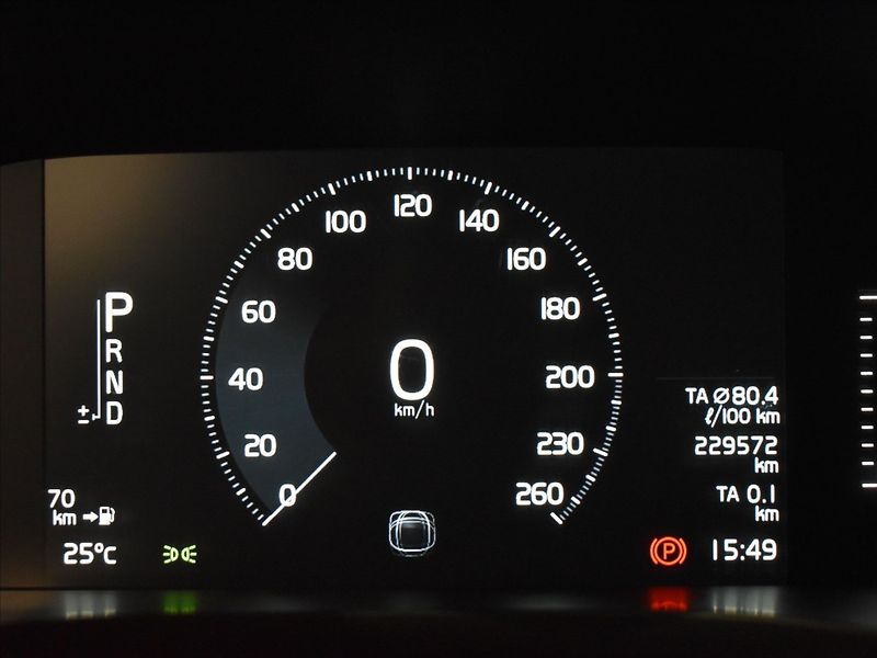 Volvo XC60 2,0 D4 AWD Momentum Tažné,BLIS - fotka 20 z 20