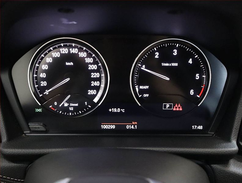 BMW Řada 2 (2021) Luxury Line 216d Gran Tourer - fotka 11 z 25