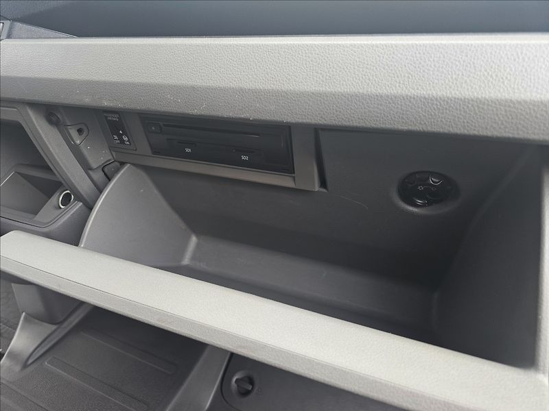 Volkswagen Crafter 2,0 TDi 103KW NAVI KAMERA DPH - fotka 25 z 32