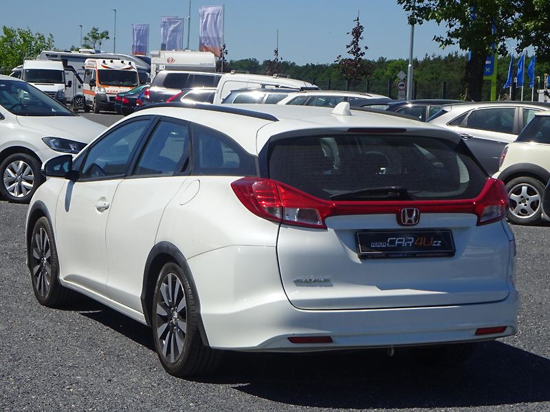 Honda Civic 1.8 i-VTEC 104kW TOURING - fotka 22 z 24