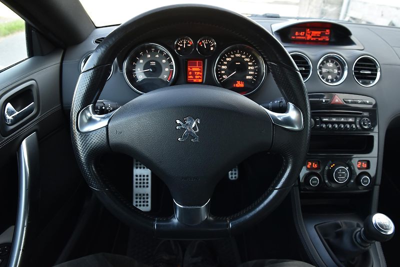 Peugeot RCZ 1.6 T,KŮŽE,VÝHŘEV,TEMP,DKLIMA - fotka 11 z 39