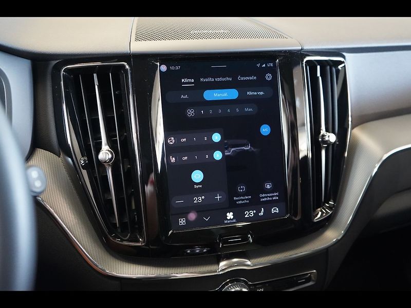 Volvo XC60 T8 PLUS Black Edition, 360°,HK - fotka 27 z 47