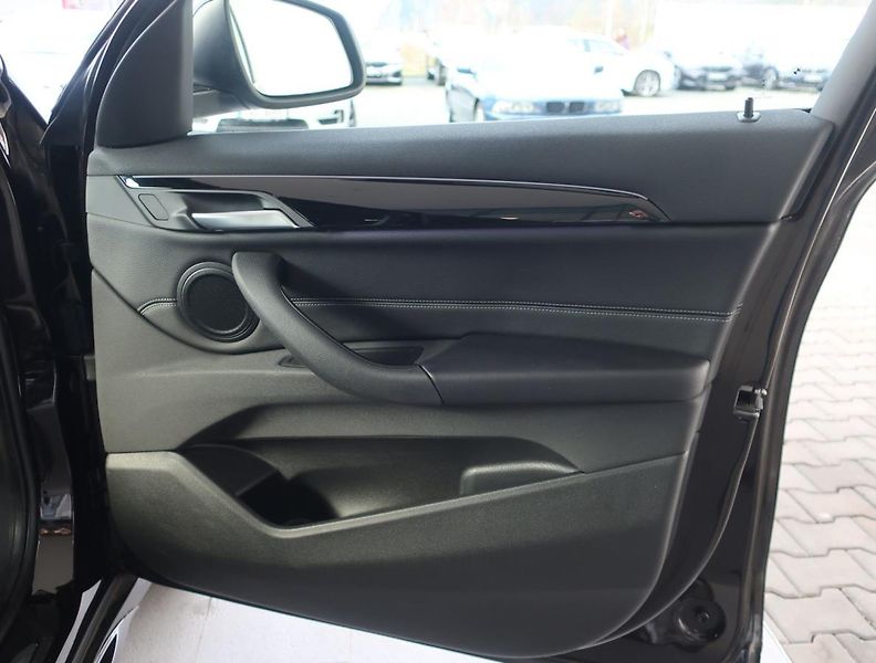 BMW X1 (2022) xDrive25e Sport Line - fotka 11 z 19